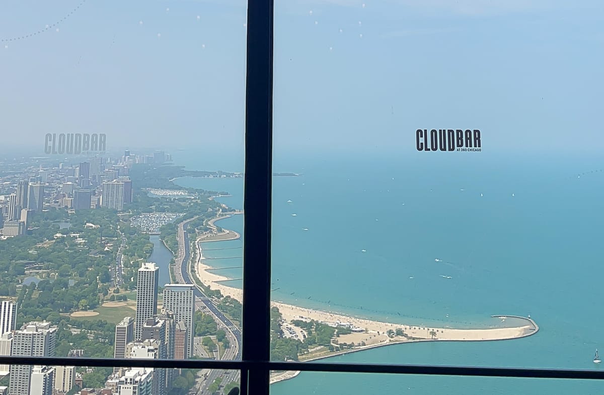 The Best Panoramic Views of the City from CloudBar at 360 Chicago
